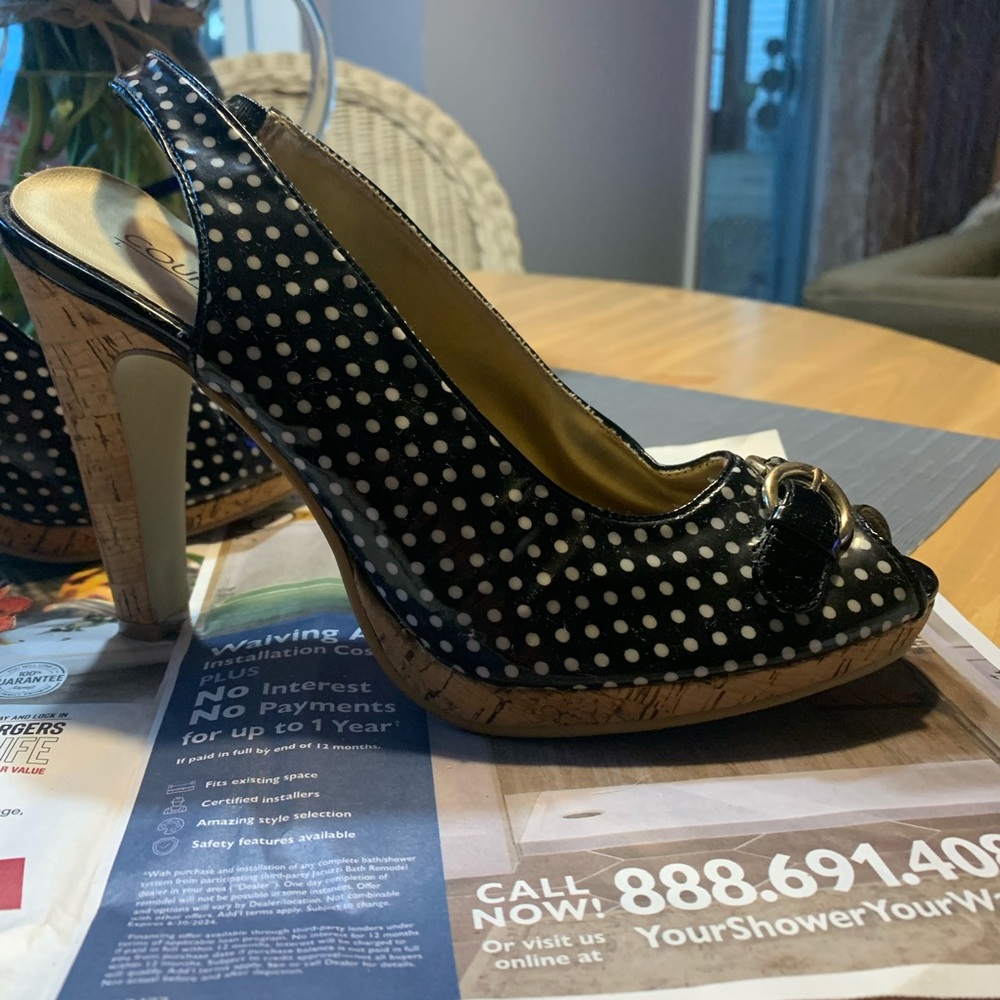 Women’s sling back heels. Black & White polka dot. Size 9.5. Cork heel. As is